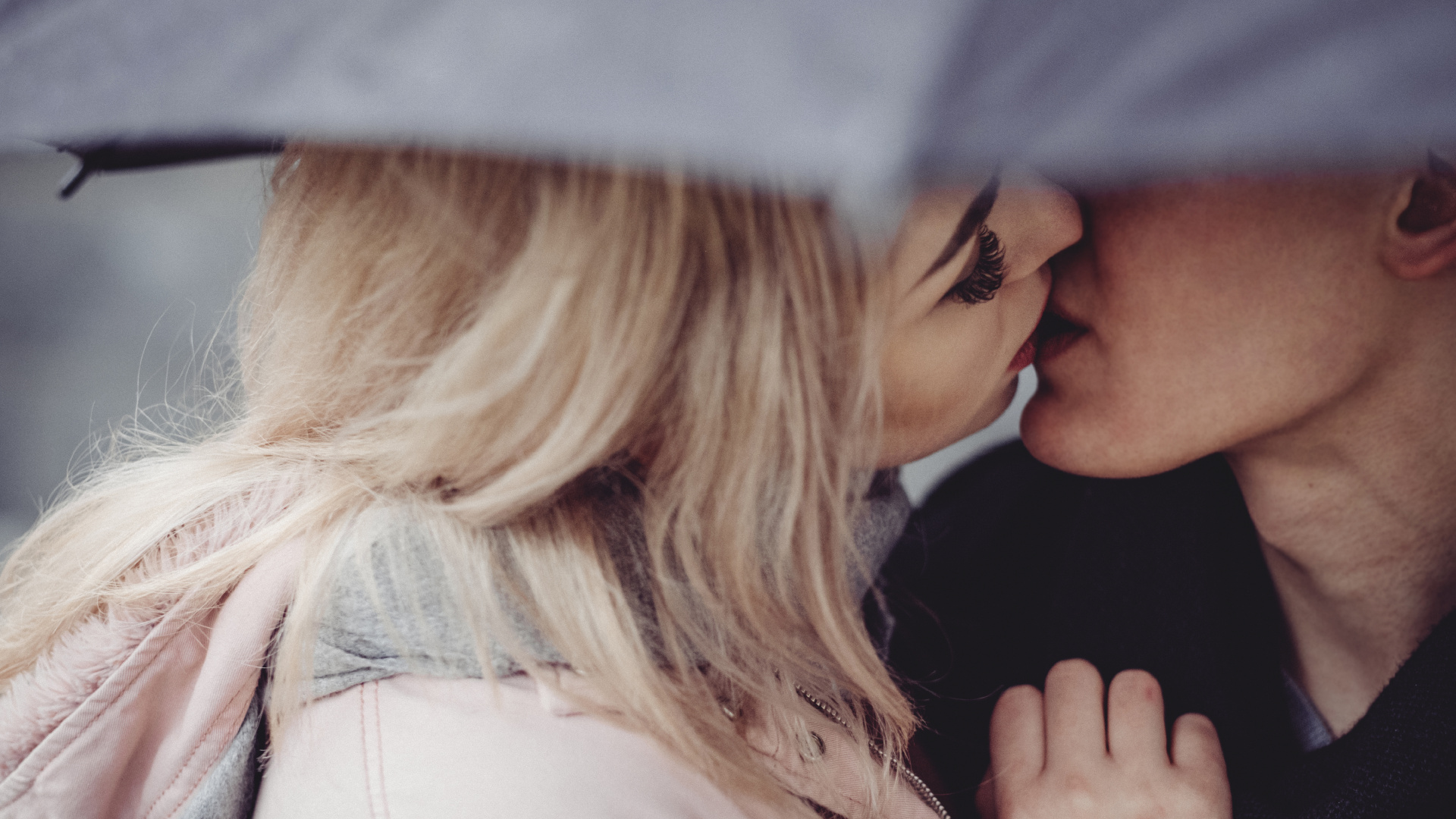 Kuss, Romantik, Ehepaar, Haar, Blonde. Wallpaper in 1920x1080 Resolution