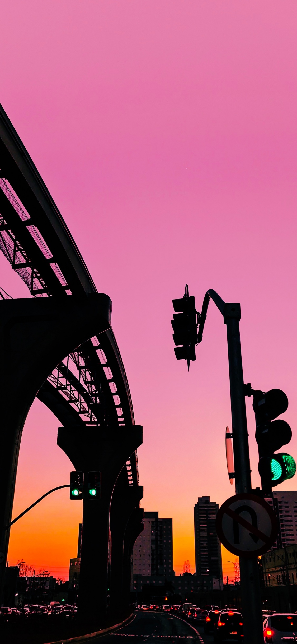 Silhouette Der Brücke Bei Sonnenuntergang. Wallpaper in 1125x2436 Resolution