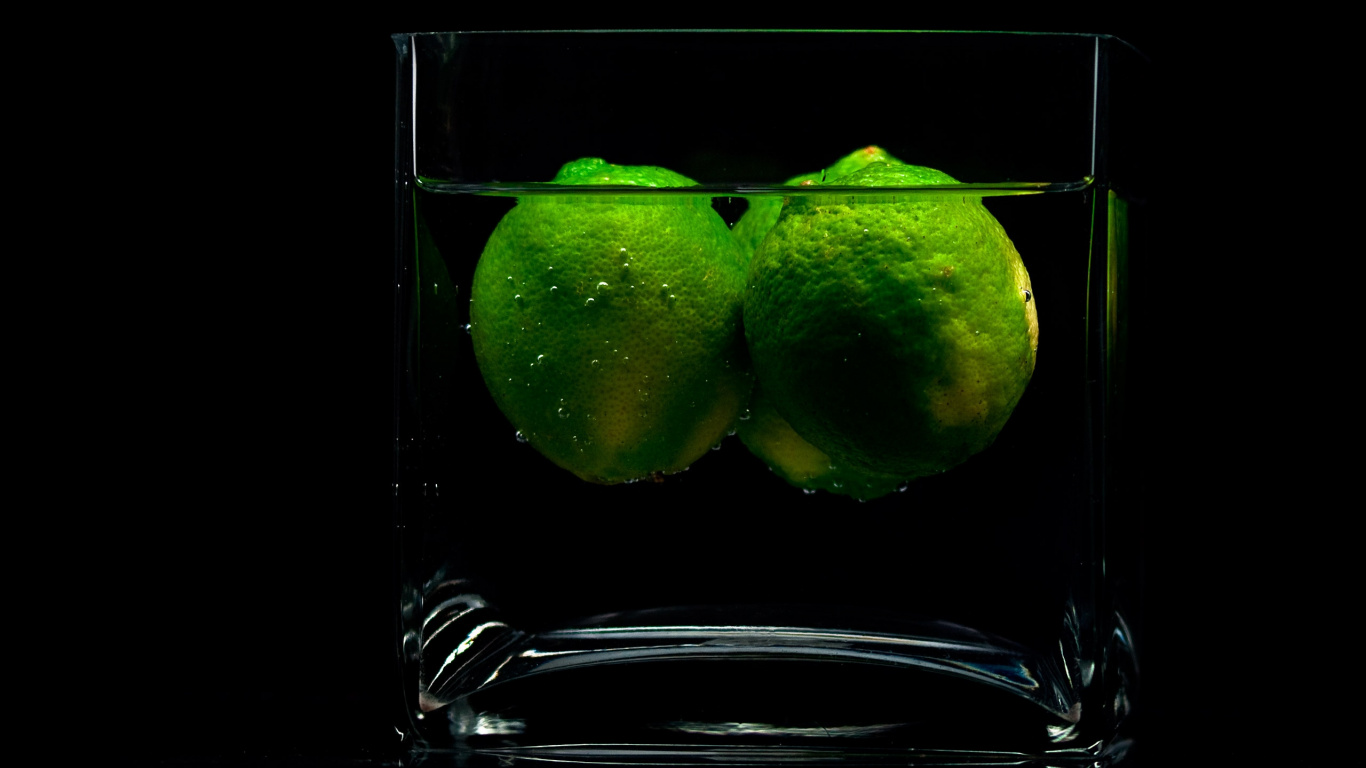 Clear Drinking Glass With Sliced Lime. Wallpaper in 1366x768 Resolution