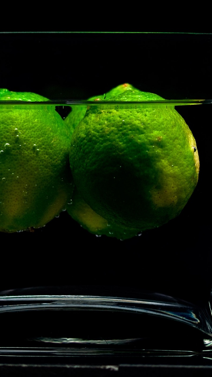 Clear Drinking Glass With Sliced Lime. Wallpaper in 720x1280 Resolution