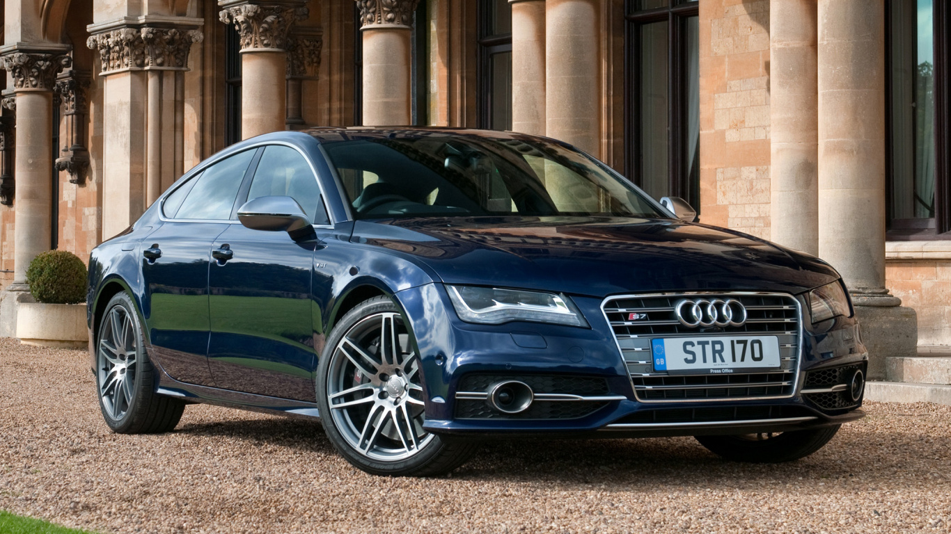 Blue Bmw m 3 Coupe Parked Near Brown Concrete Building During Daytime. Wallpaper in 1366x768 Resolution