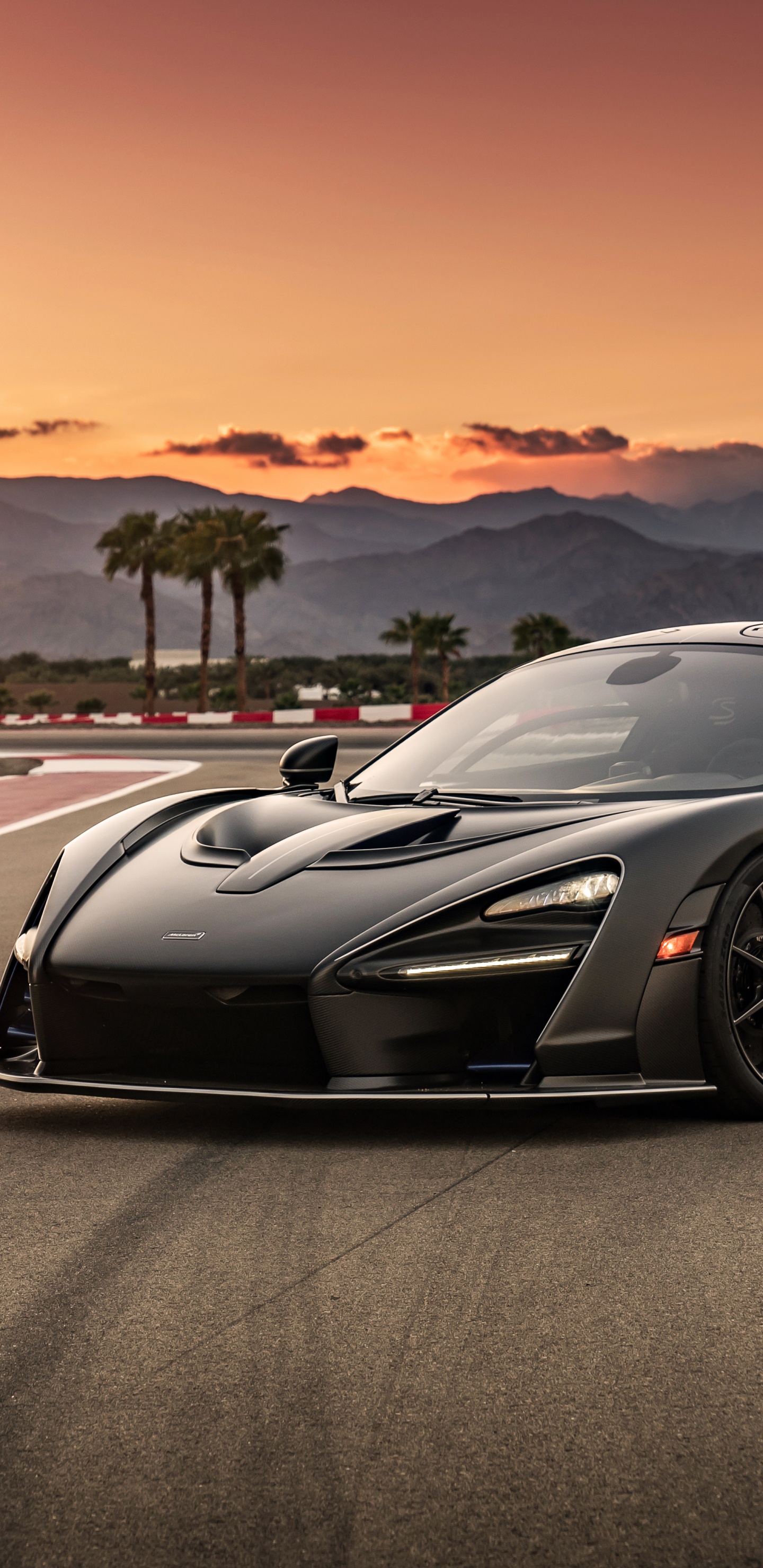 Porsche 911 Negro en la Carretera Durante la Puesta de Sol. Wallpaper in 1440x2960 Resolution