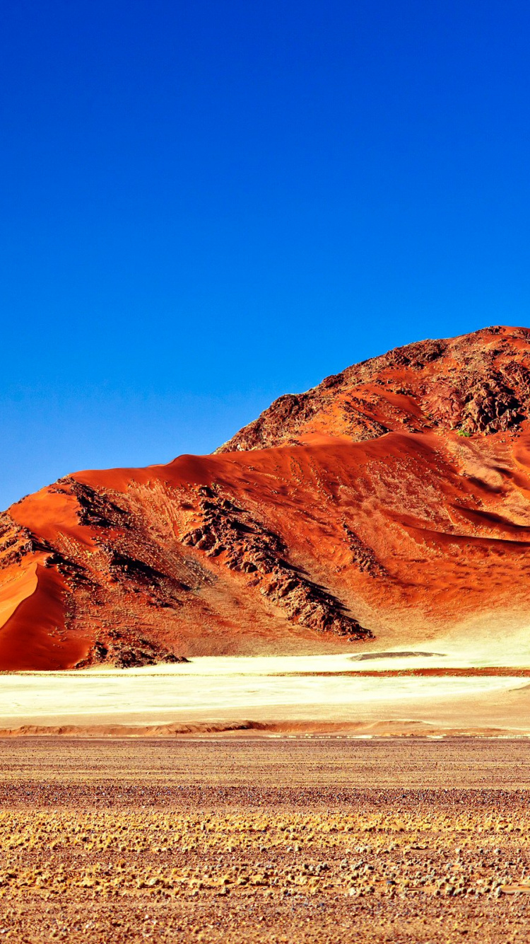 Montaña Rocosa Marrón Bajo un Cielo Azul Durante el Día. Wallpaper in 750x1334 Resolution
