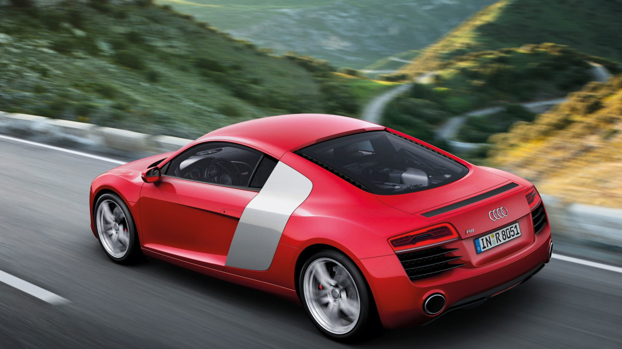 Porsche 911 Rouge et Blanche Sur Route Pendant la Journée. Wallpaper in 1280x720 Resolution