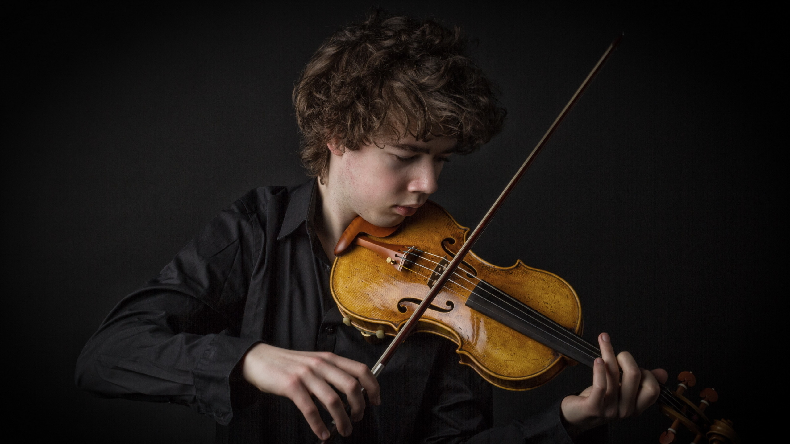 Violin, Violinist, Violist, Musical Instrument, String Instrument. Wallpaper in 2560x1440 Resolution