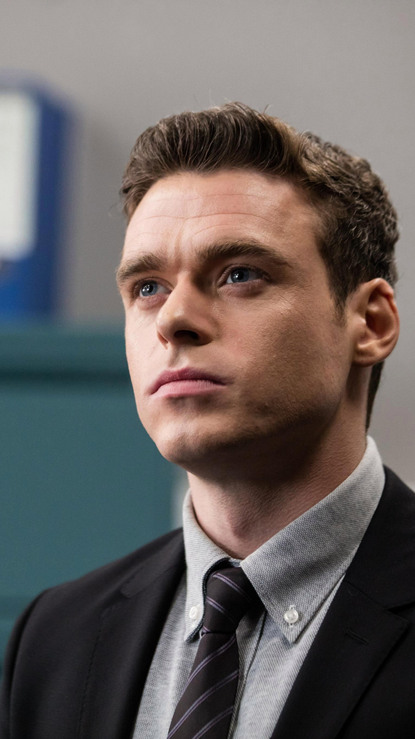 Homme en Veste de Costume Noir. Wallpaper in 1440x2560 Resolution