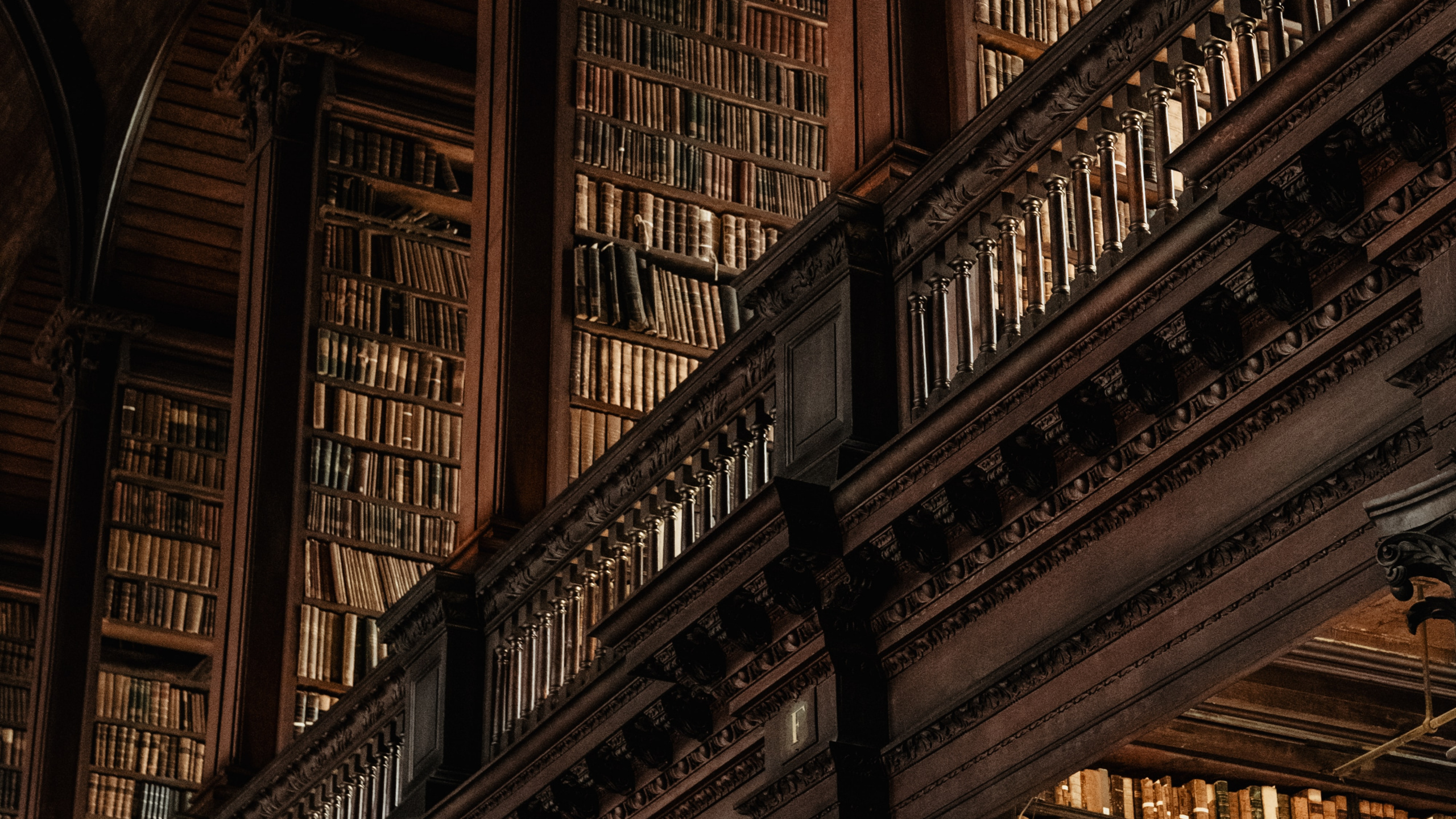 Die Geschichten Von Beedle Dem Barden, Harry Potter, Brown, Holz, Symmetrie. Wallpaper in 2560x1440 Resolution