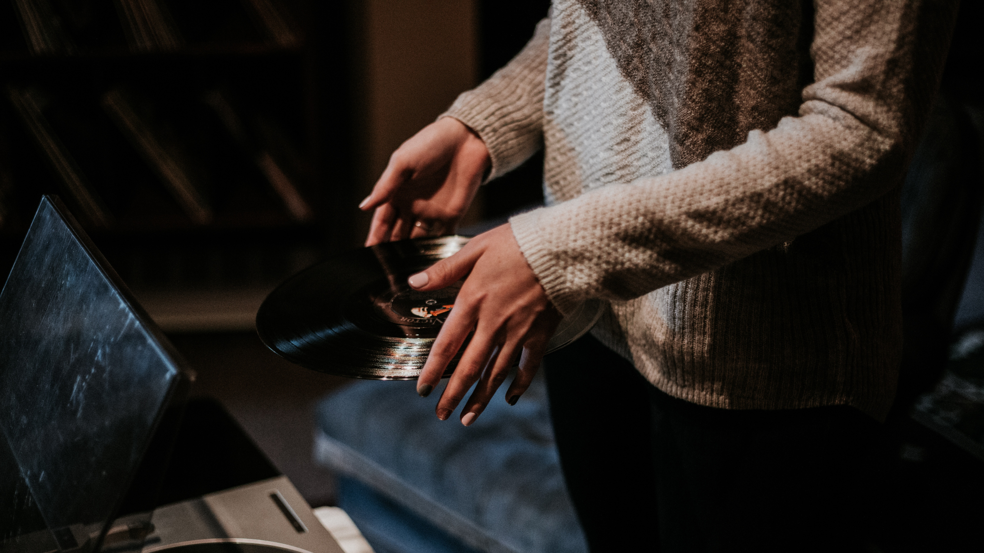 手, 电子设备, 皮毛, 性能, 唱盘 壁纸 3840x2160 允许