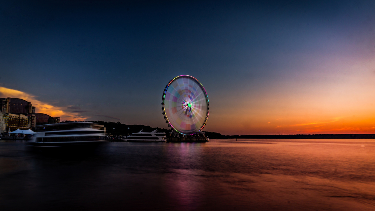 Ferris Wheel Near Body of Water During Night Time. Wallpaper in 1280x720 Resolution