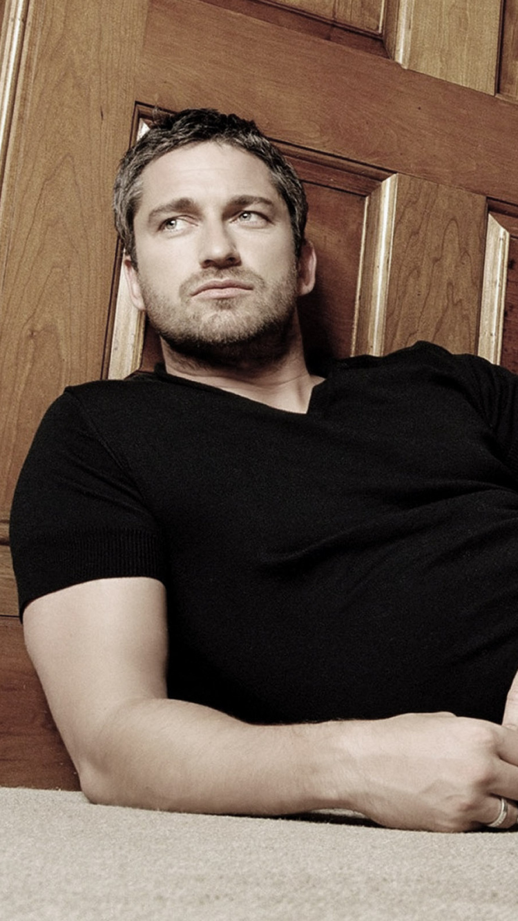 Gerard Butler, Schauspieler, Berühmtheit, Modell, Film. Wallpaper in 750x1334 Resolution