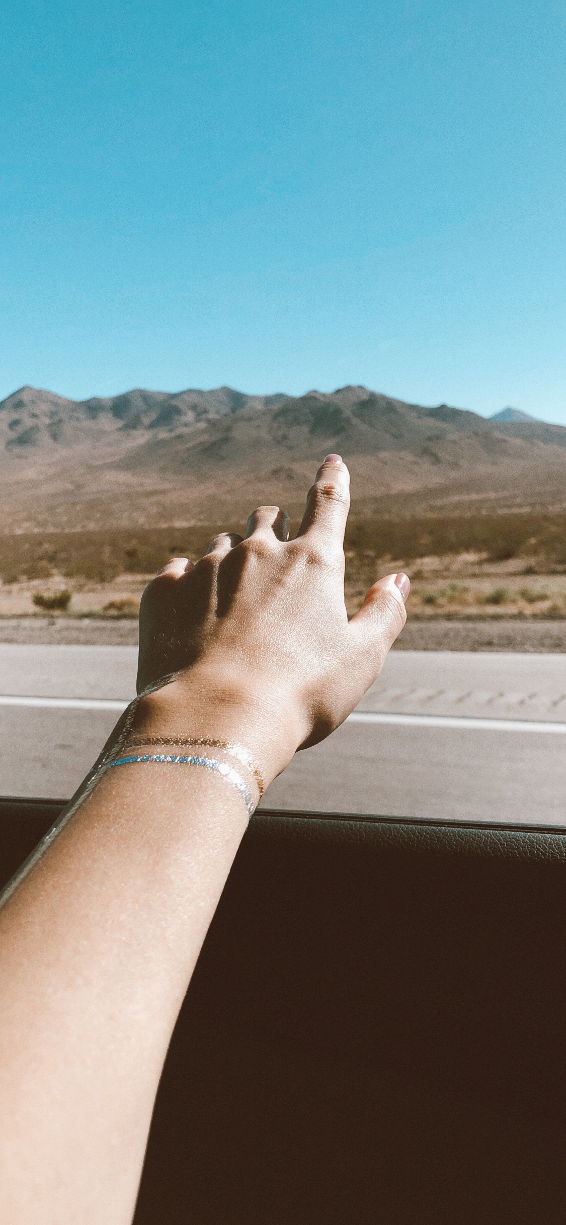 Desserts, Automotive Mirror, Finger, Mountainous Landforms, Wrist. Wallpaper in 1125x2436 Resolution