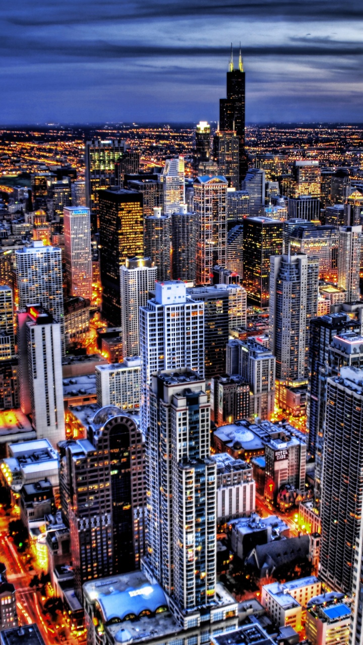 Luftaufnahme Von Stadtgebäuden Während Der Nacht. Wallpaper in 720x1280 Resolution