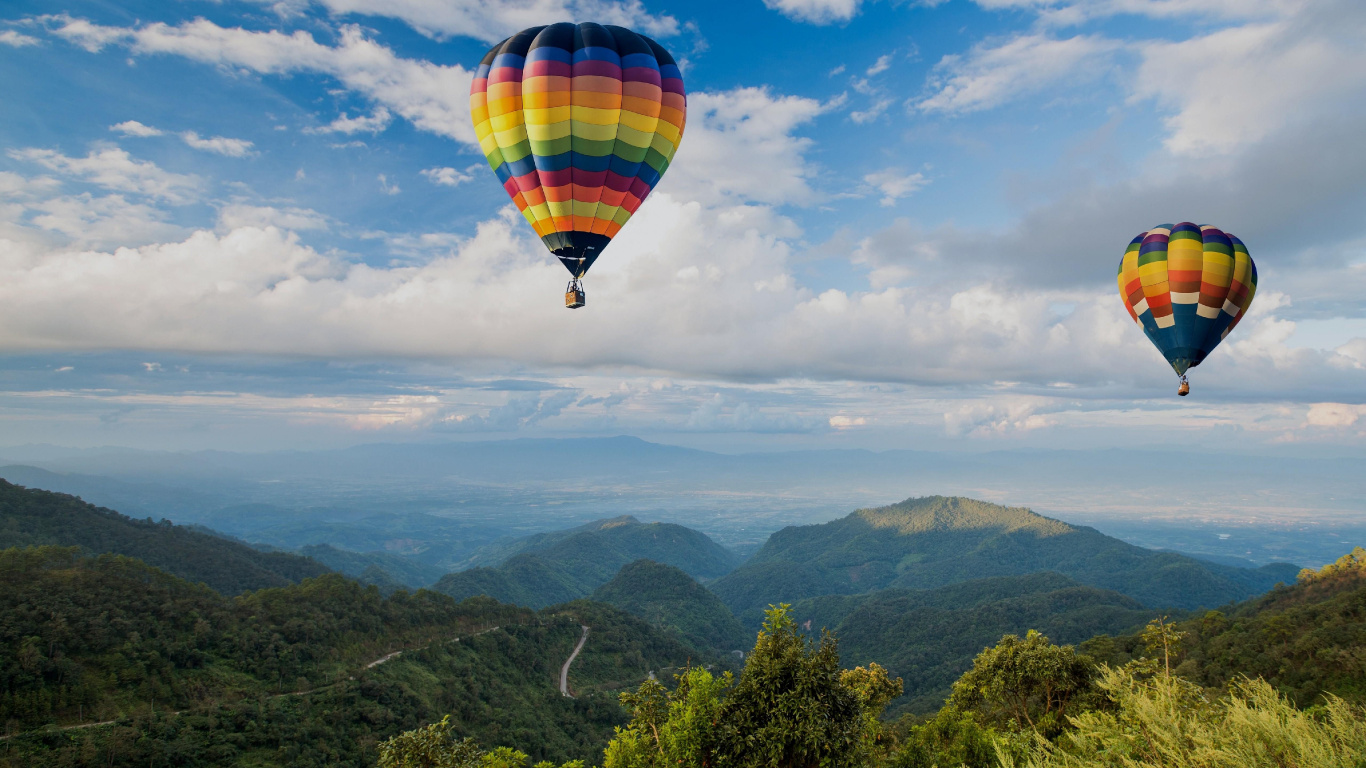 Heißluftballon in Der Luft Tagsüber. Wallpaper in 1366x768 Resolution