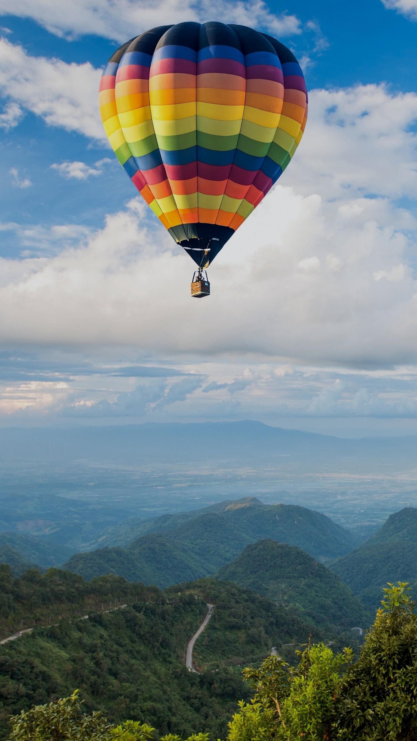 Heißluftballon in Der Luft Tagsüber. Wallpaper in 1440x2560 Resolution