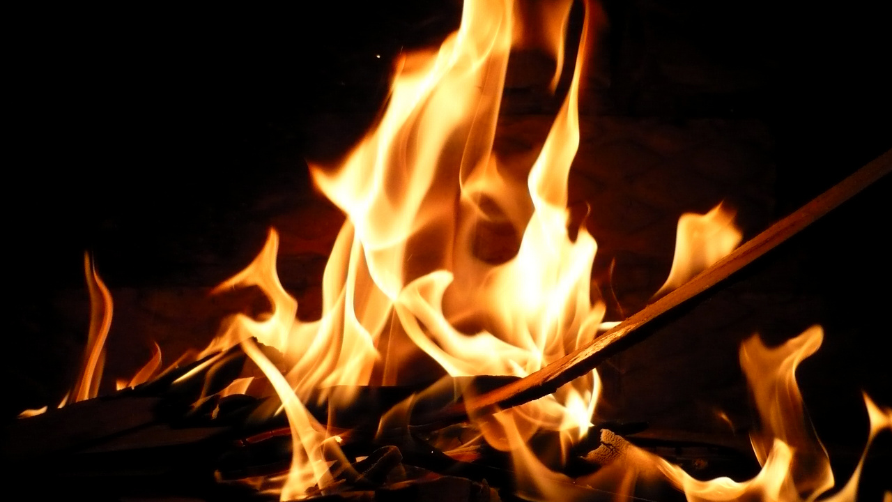 Nahaufnahme Von Feuer. Wallpaper in 1280x720 Resolution