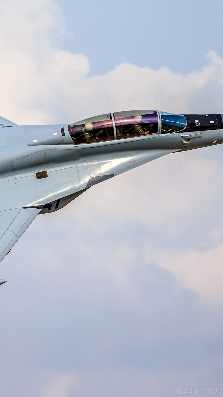 Gray Jet Plane in Mid Air During Daytime. Wallpaper in 750x1334 Resolution