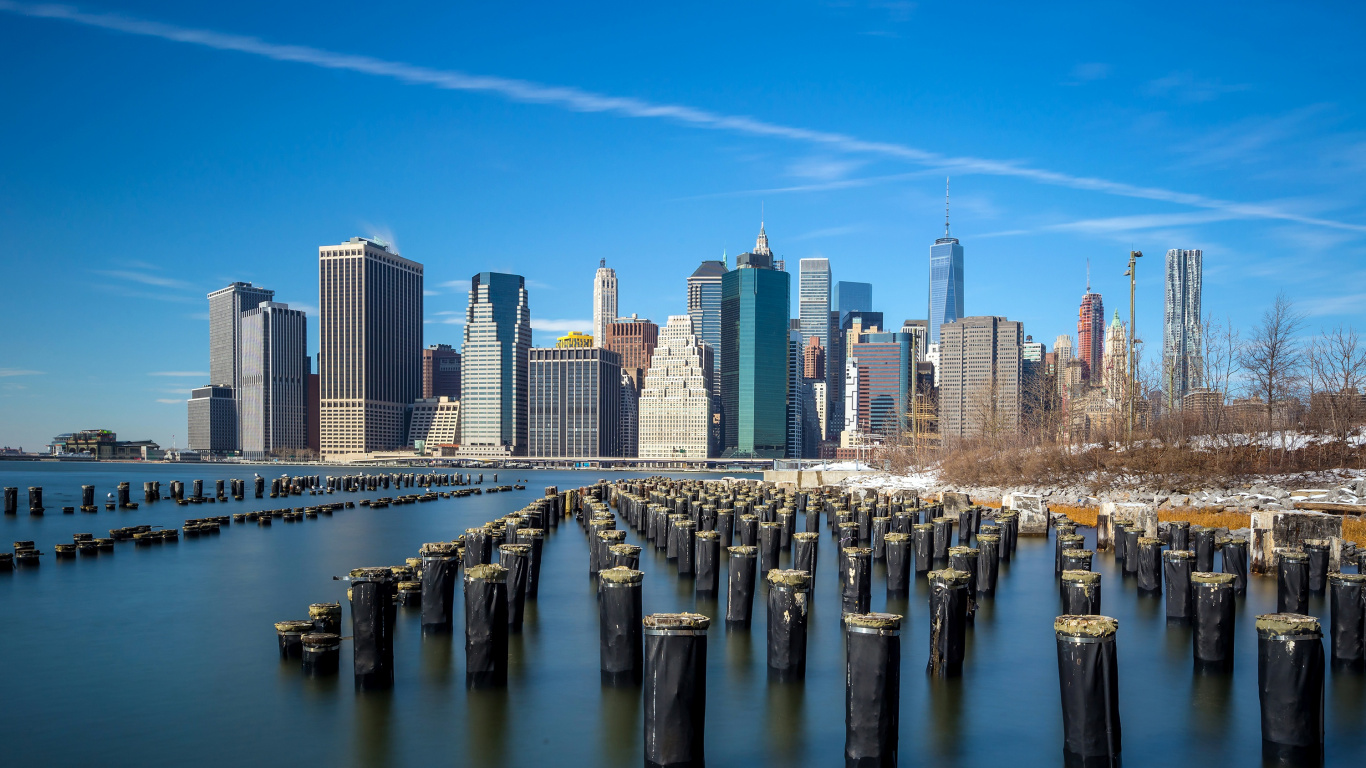 Horizon de la Ville Sous le Ciel Bleu Pendant la Journée. Wallpaper in 1366x768 Resolution