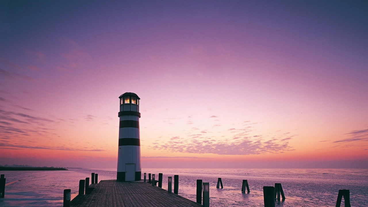 Silueta de Personas en la Playa Durante la Puesta de Sol. Wallpaper in 1280x720 Resolution