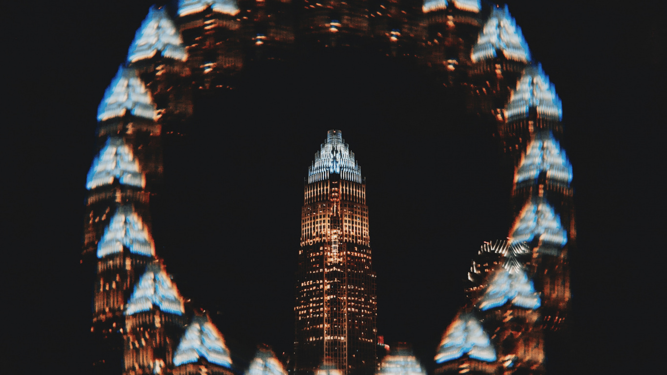 Edificio Iluminado Con Luces Azules. Wallpaper in 1366x768 Resolution