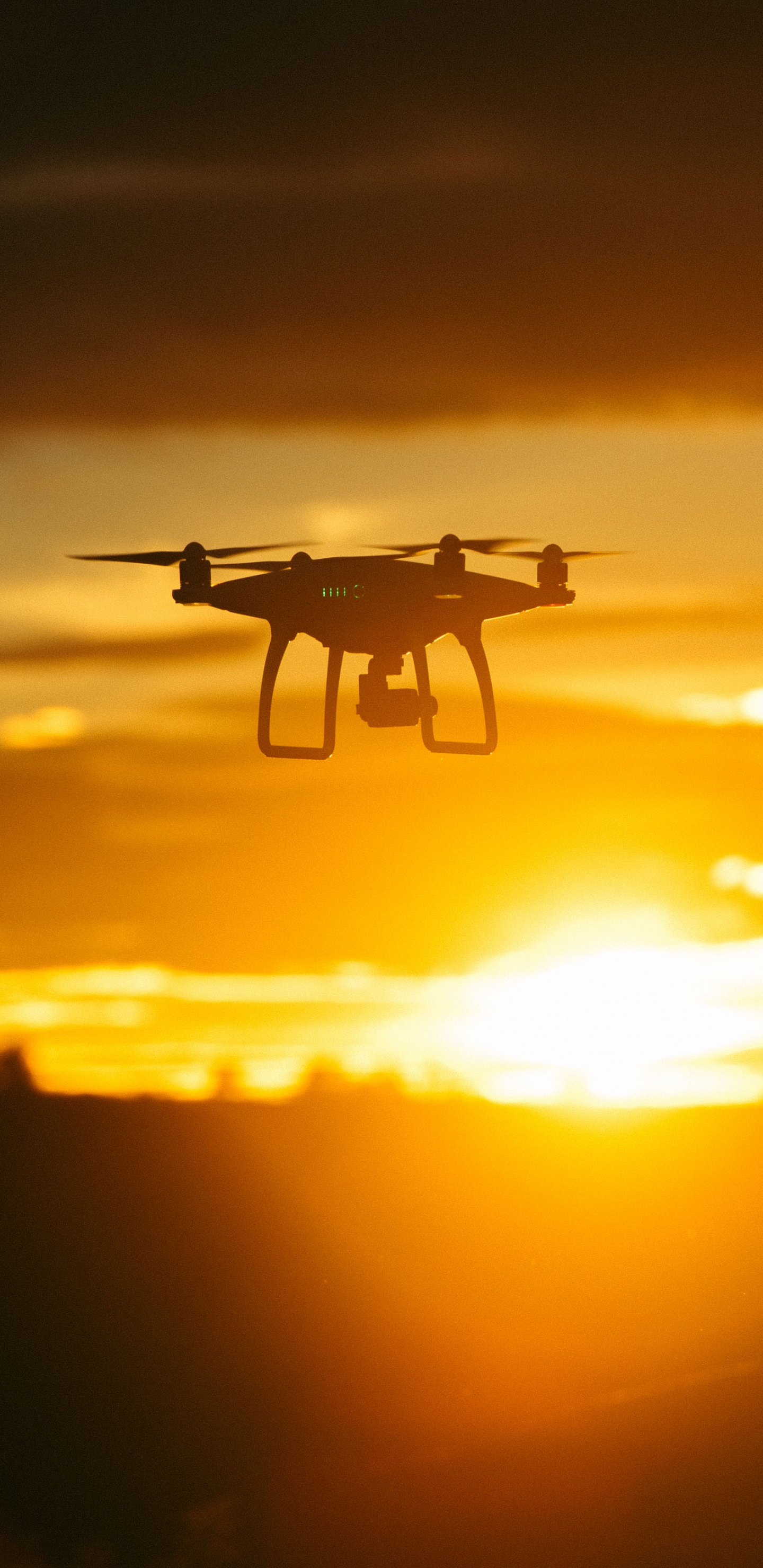 Drone Blanco Volando Durante la Puesta de Sol. Wallpaper in 1440x2960 Resolution