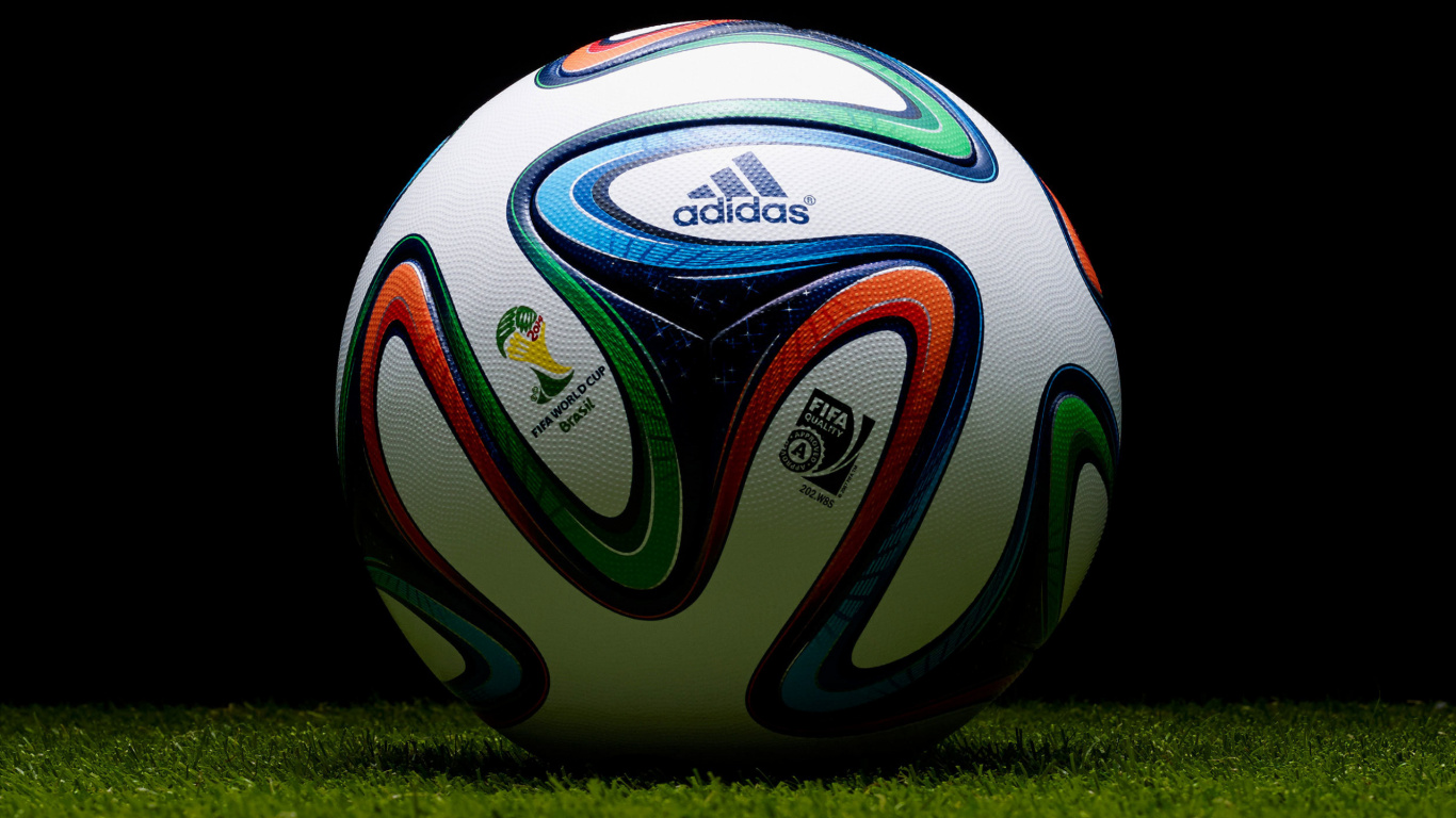Ballon de Football Nike Blanc Vert et Noir. Wallpaper in 1366x768 Resolution