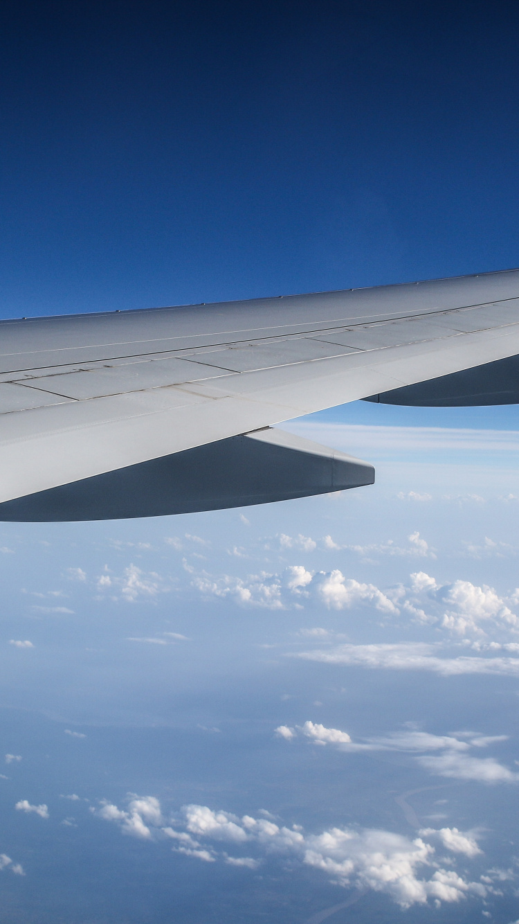 Tagsüber Weißer Und Blauer Himmel. Wallpaper in 750x1334 Resolution