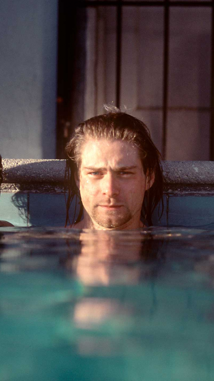 Dave Grohl, Nirvana, Nevermind, Amusement, Eau. Wallpaper in 750x1334 Resolution