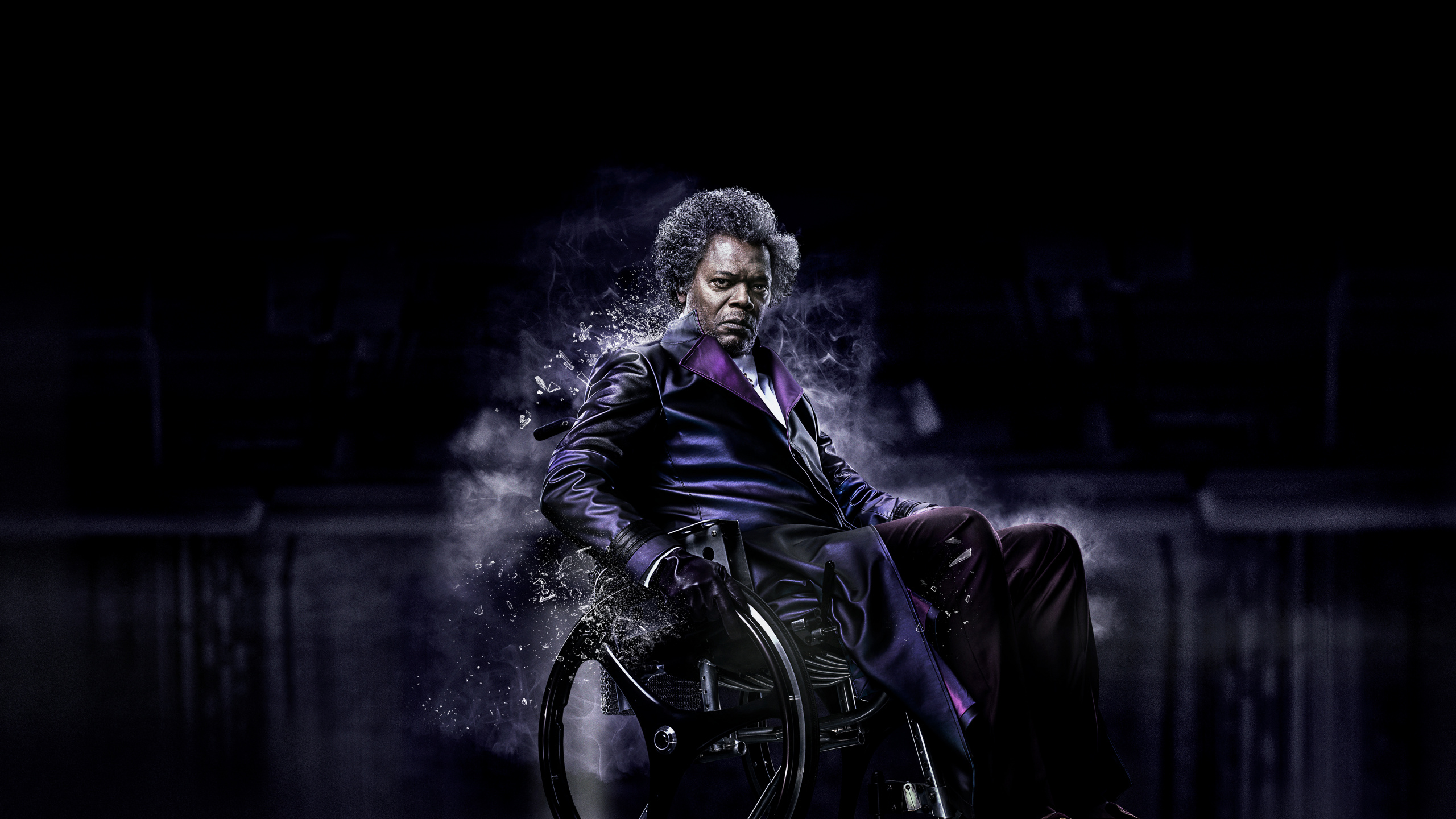 Homme en Blouson de Cuir Noir Assis Sur un Vélo Noir. Wallpaper in 2560x1440 Resolution