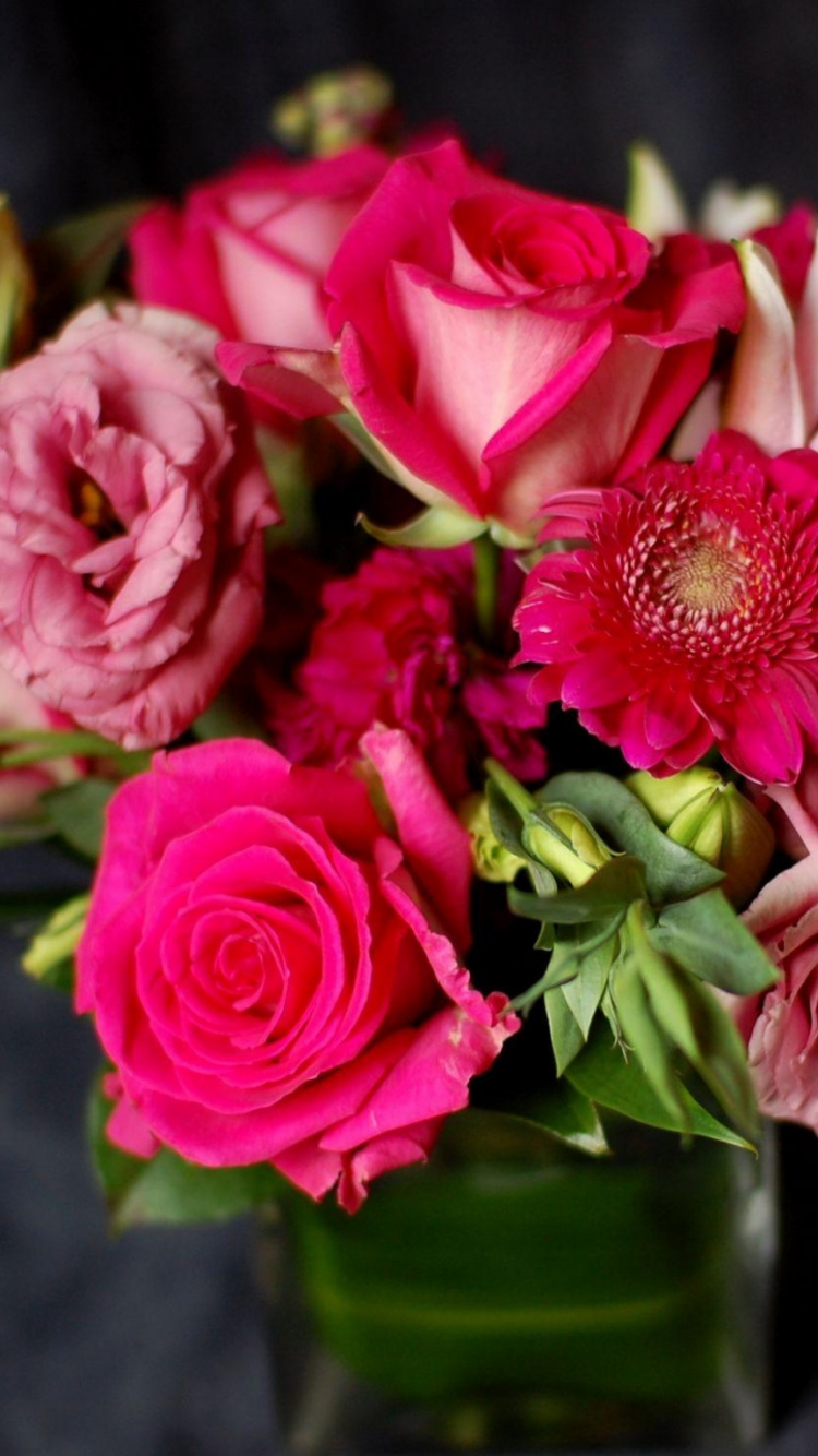 Rosa Und Weißer Blumenstrauß. Wallpaper in 750x1334 Resolution