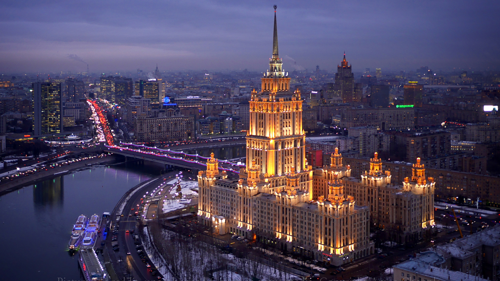 Braunes Betongebäude in Der Nacht. Wallpaper in 1920x1080 Resolution