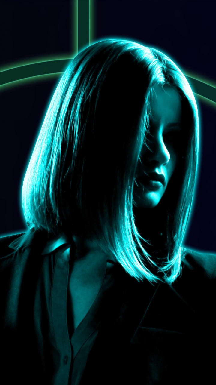 Femme en Blouson de Cuir Noir Assis Sur un Siège Auto. Wallpaper in 720x1280 Resolution