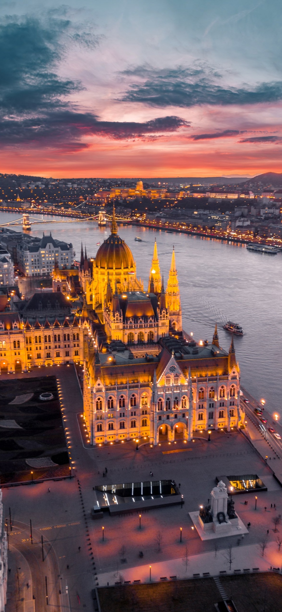 Stadtlandschaften, Cloud, Wasser, Gebäude, Tageszeit. Wallpaper in 1125x2436 Resolution