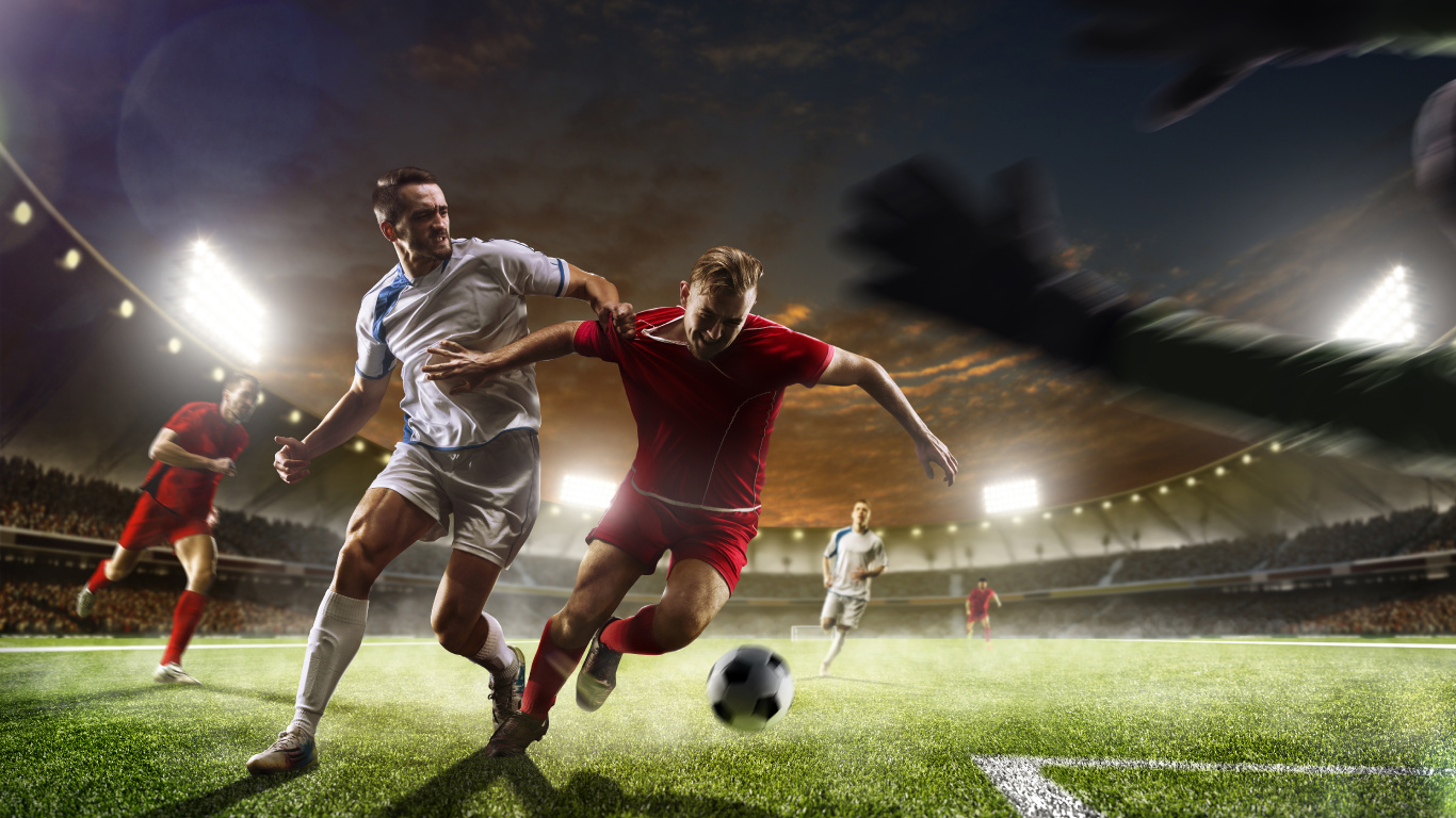 2 Hommes Jouant au Football Sur Terrain en Herbe Verte Pendant la Nuit. Wallpaper in 1366x768 Resolution