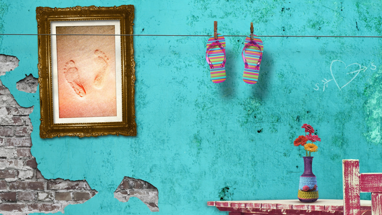 Chaussettes Rayées Bleu Rouge et Blanc Sur le Mur. Wallpaper in 1280x720 Resolution