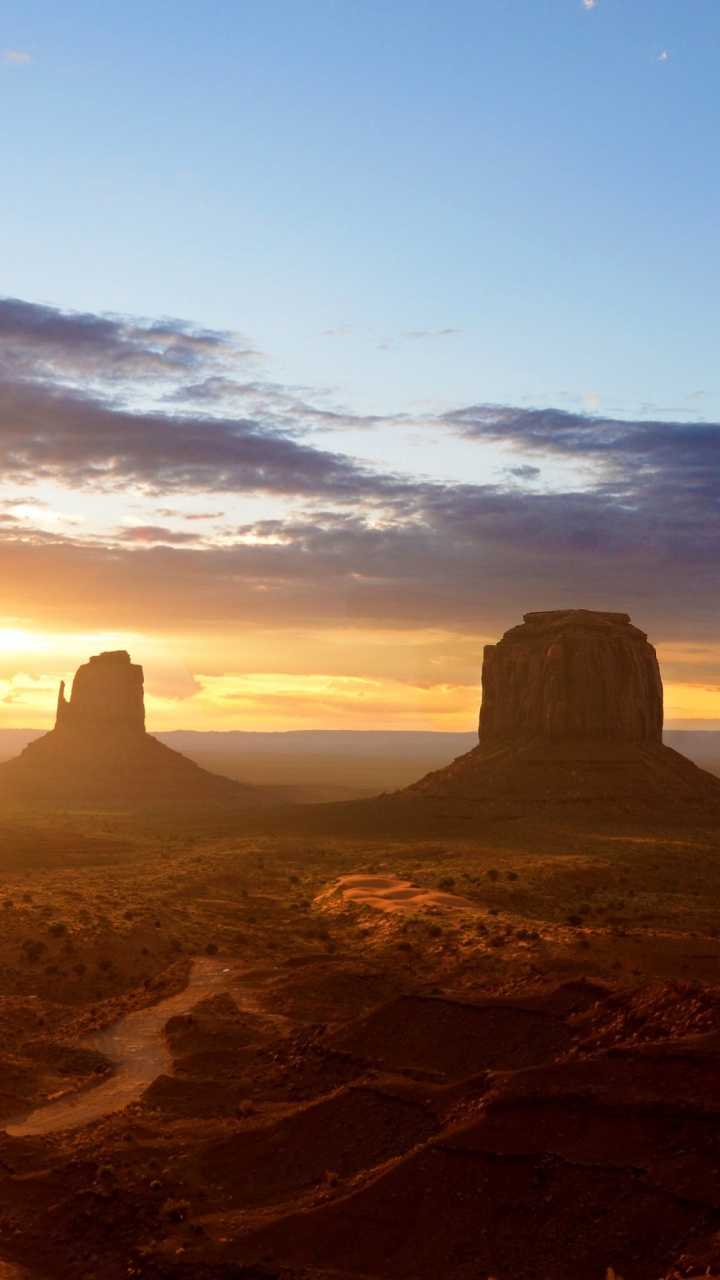 Formación de Roca Marrón Bajo un Cielo Azul Durante el Día. Wallpaper in 720x1280 Resolution