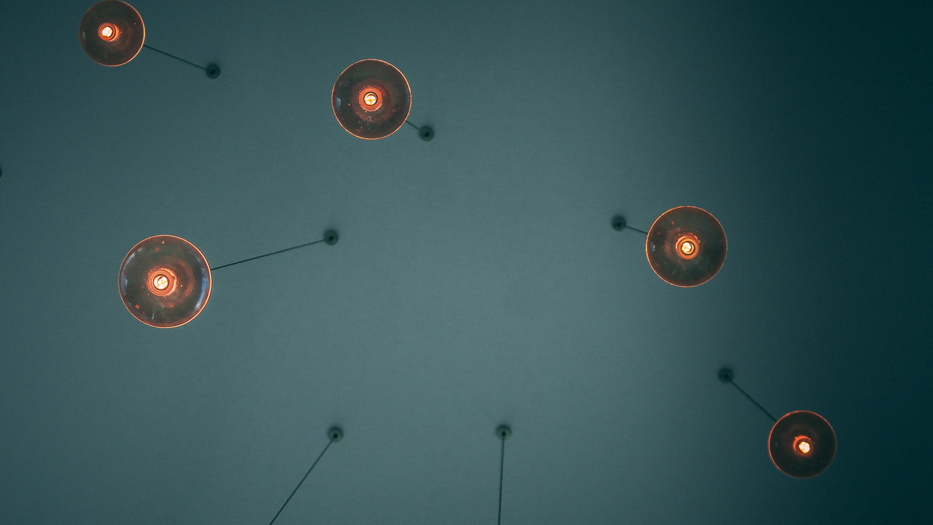 Flachwinkelansicht Der Deckenlampe. Wallpaper in 1920x1080 Resolution