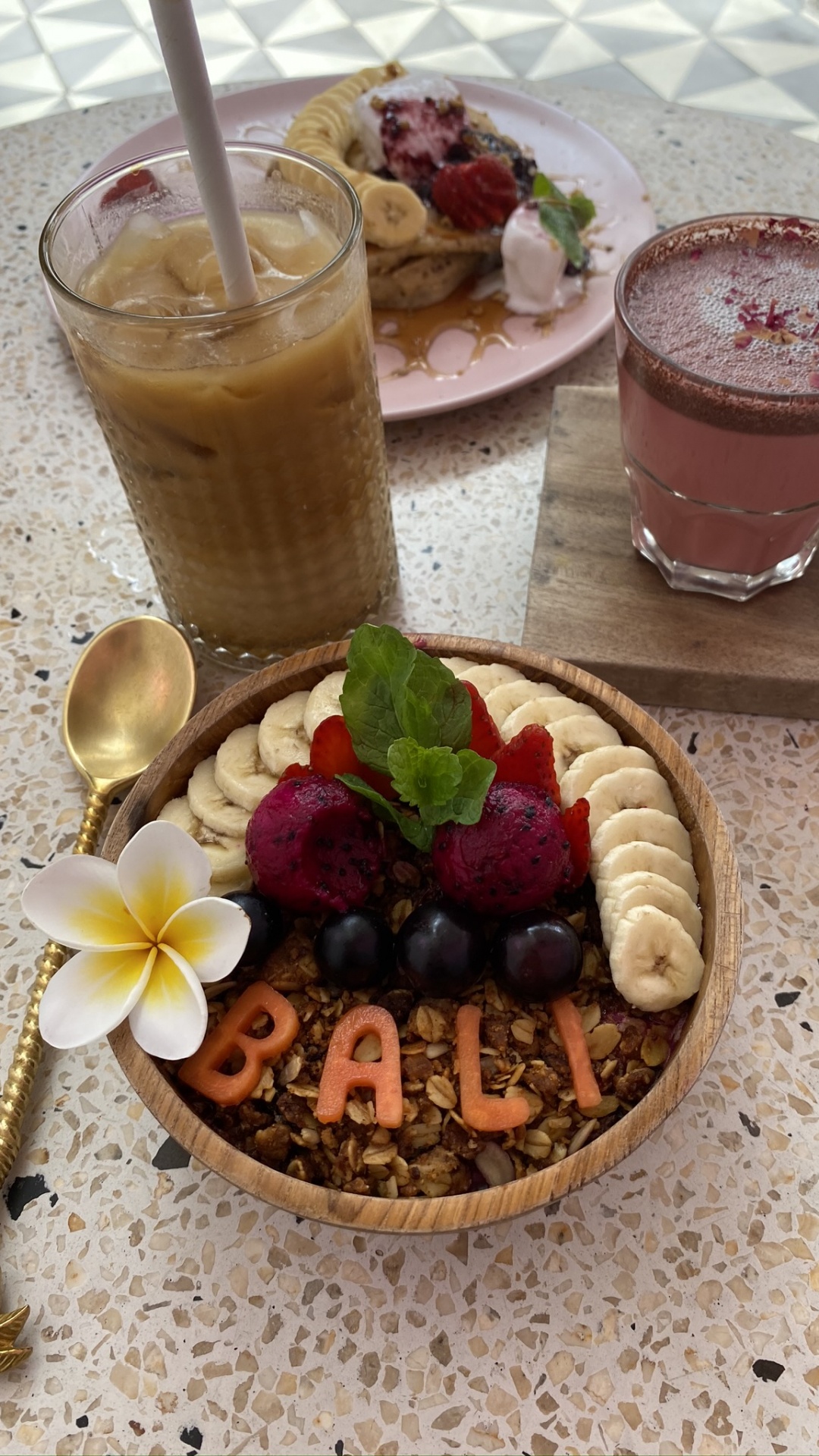 Smoothie, Panna Cotta, Frozen Dessert, Lebensmittel, Tafelgeschirr. Wallpaper in 1080x1920 Resolution