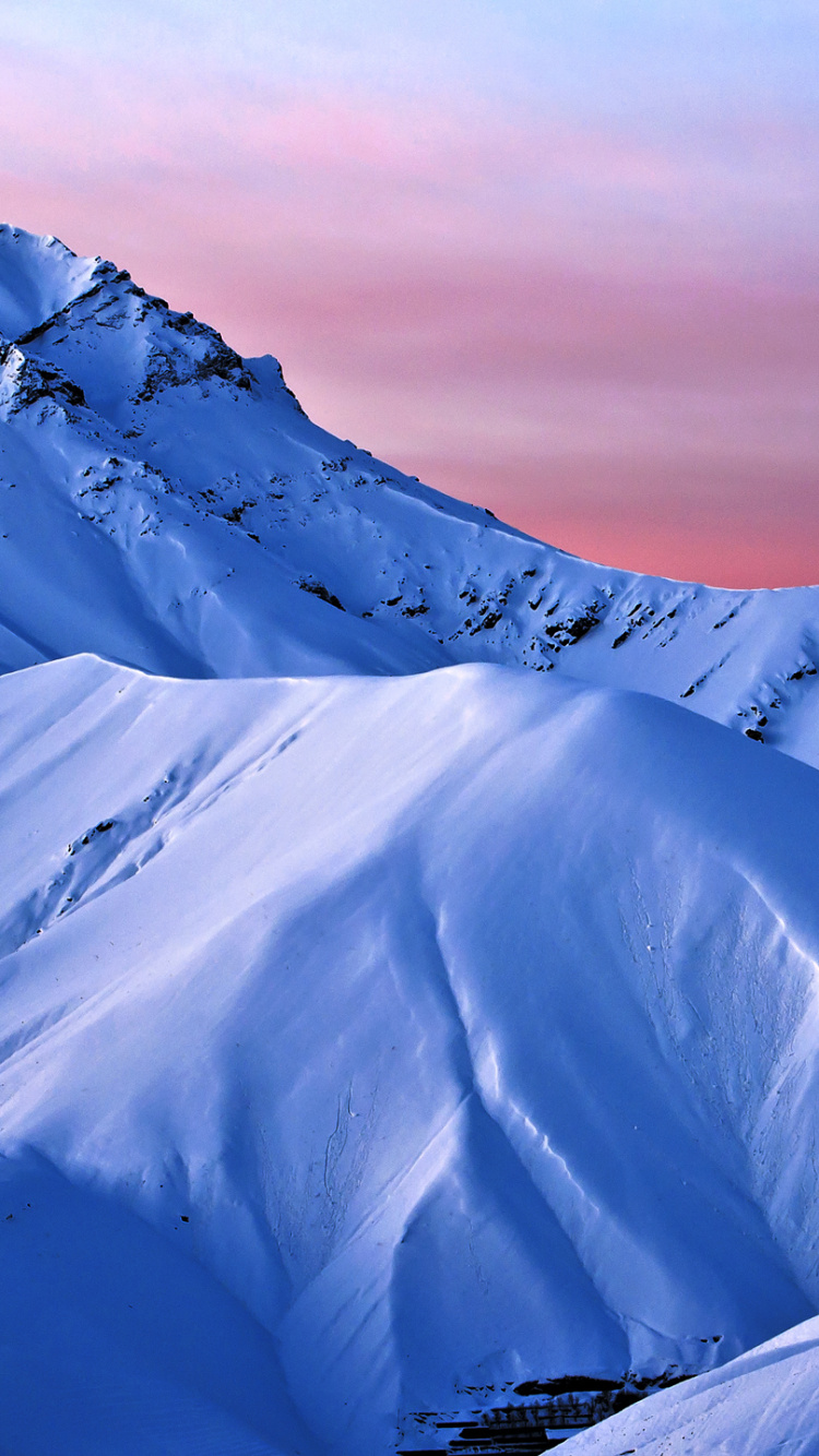 Weißer Schneebedeckter Berg Tagsüber. Wallpaper in 750x1334 Resolution