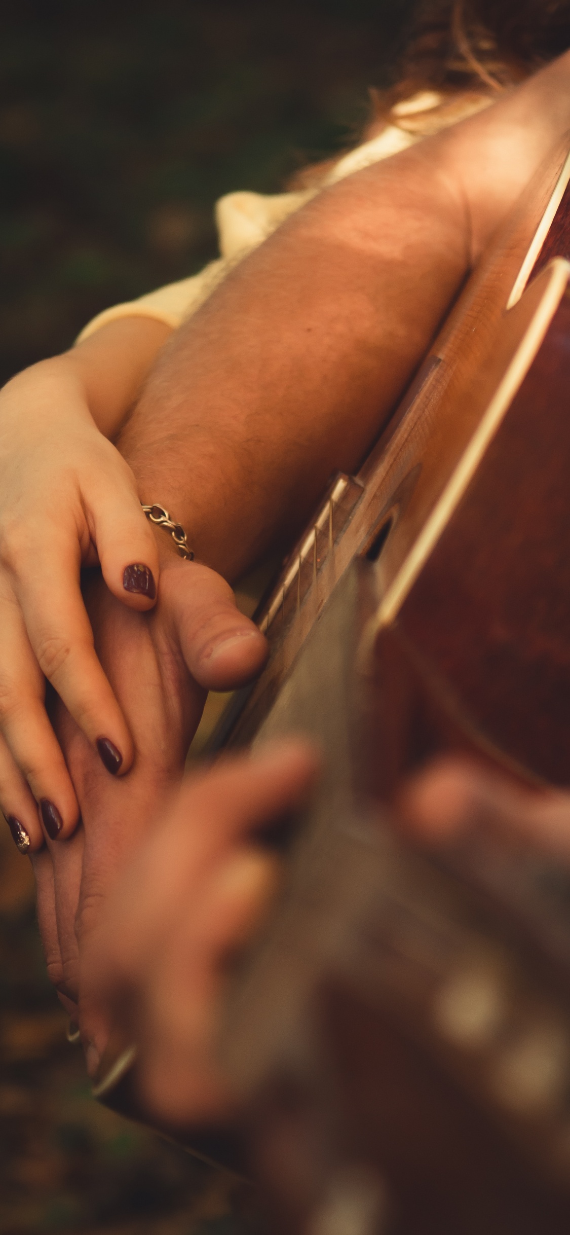 Person Wearing Silver Ring and Silver Ring. Wallpaper in 1125x2436 Resolution