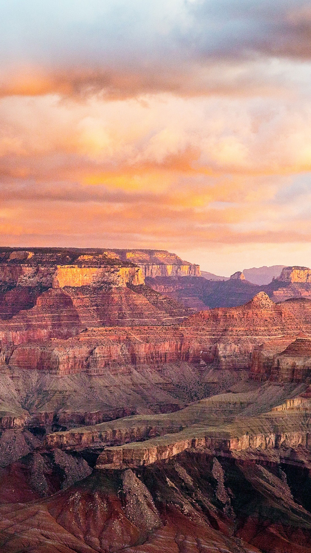 Montagnes Brunes et Noires Sous Ciel Nuageux Pendant la Journée. Wallpaper in 1080x1920 Resolution