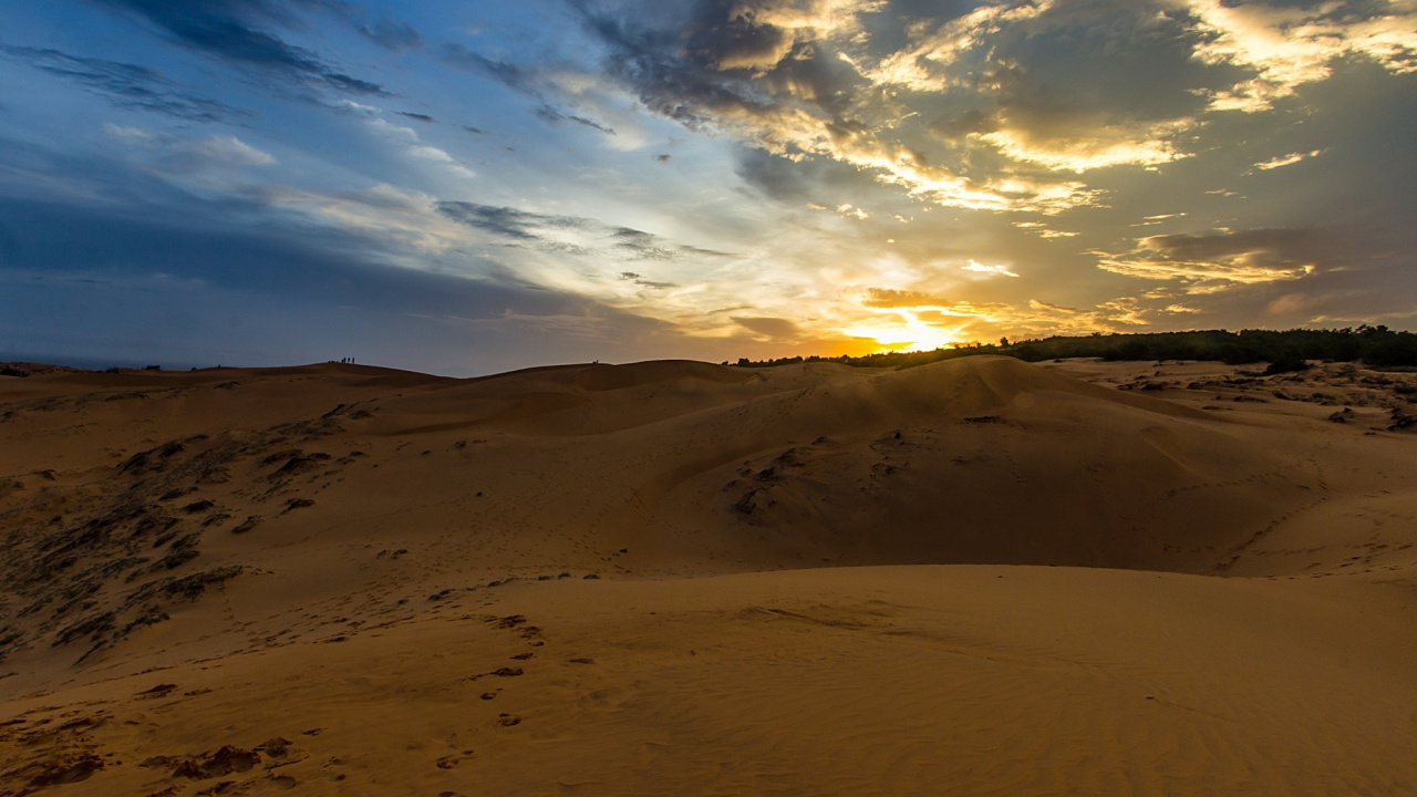 Brown Sand Under Blue Sky During Daytime. Wallpaper in 1280x720 Resolution