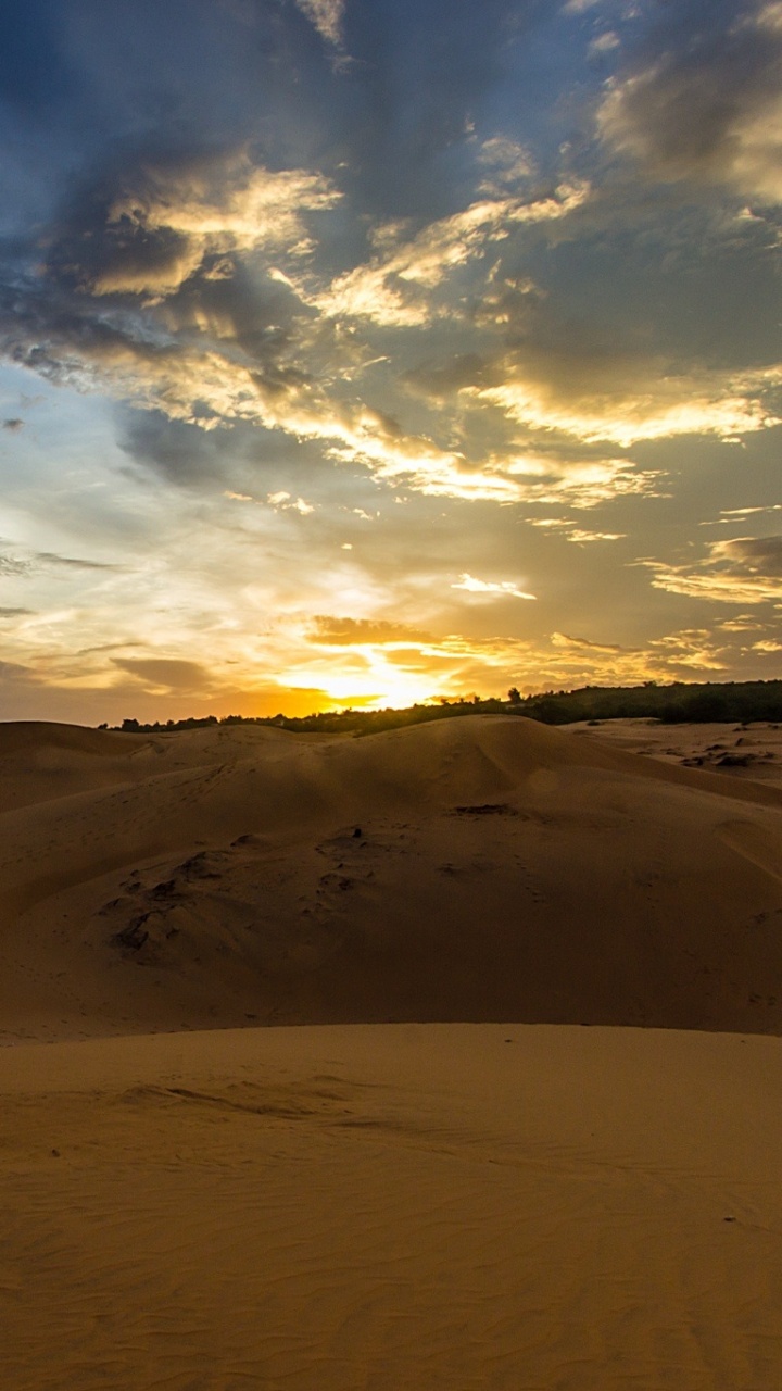 Brown Sand Under Blue Sky During Daytime. Wallpaper in 720x1280 Resolution