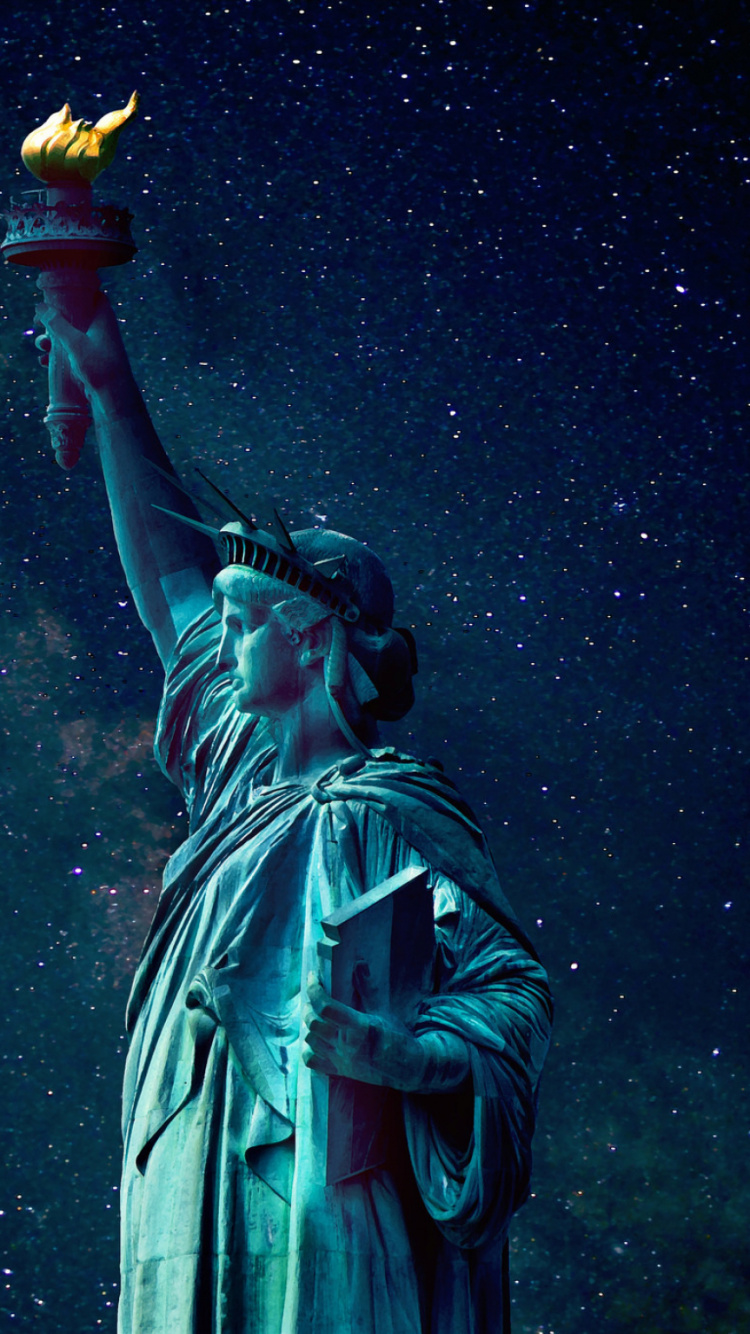 Frau im Grünen Kleid Mit Grünen Lichtern. Wallpaper in 750x1334 Resolution