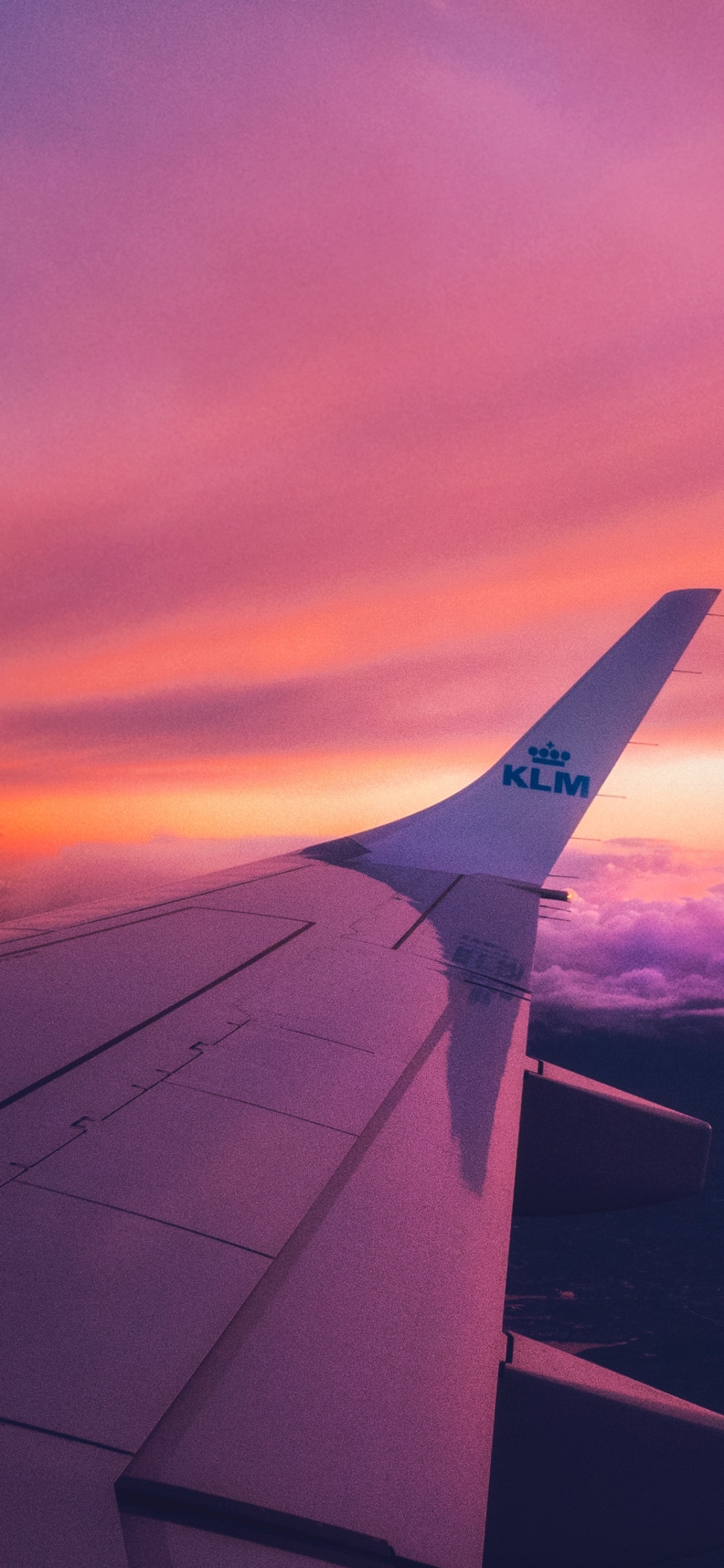 White Airplane Wing During Sunset. Wallpaper in 1125x2436 Resolution