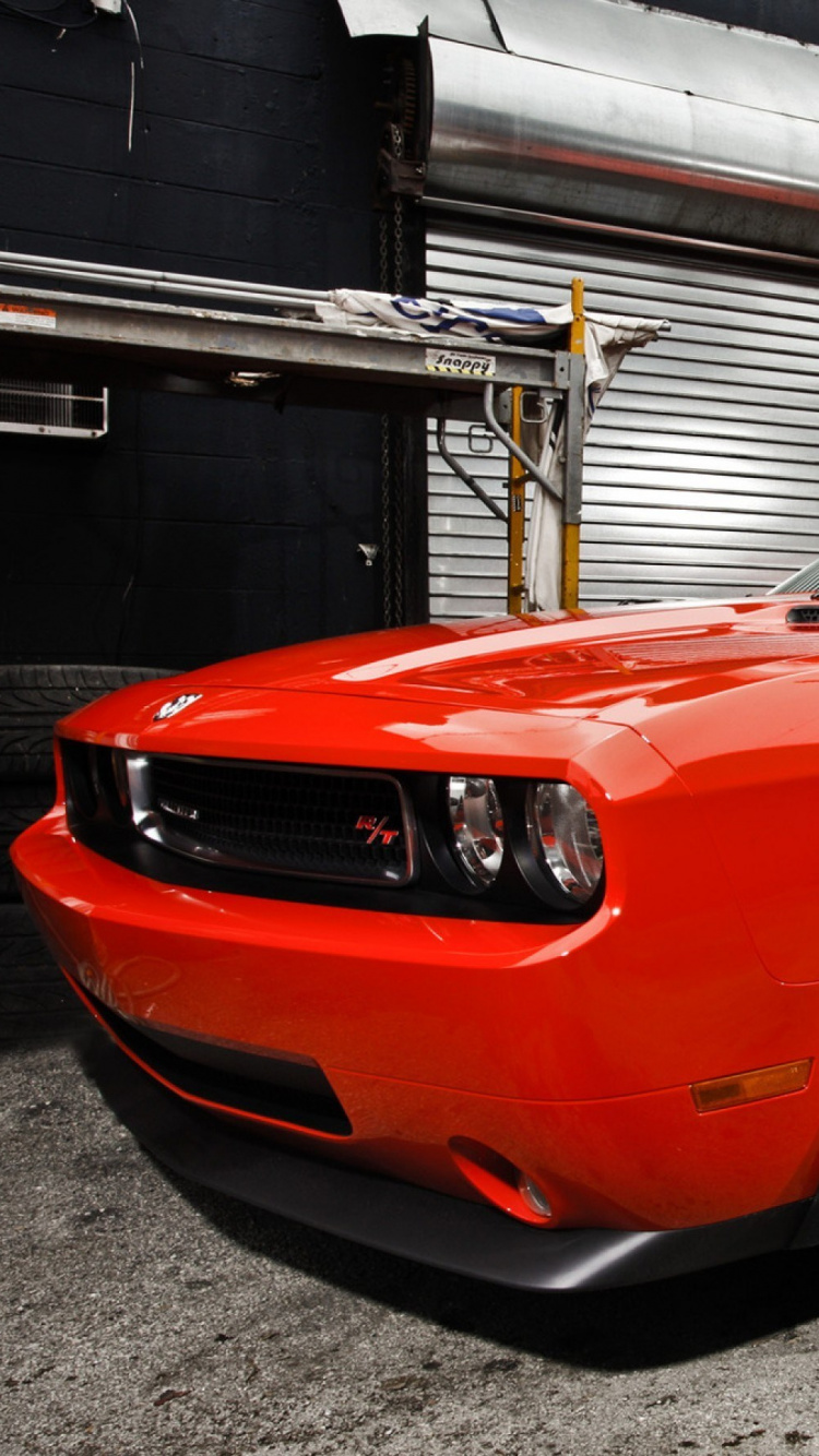Ferrari Rouge 458 Italia Garée Près D'un Bâtiment Blanc. Wallpaper in 750x1334 Resolution