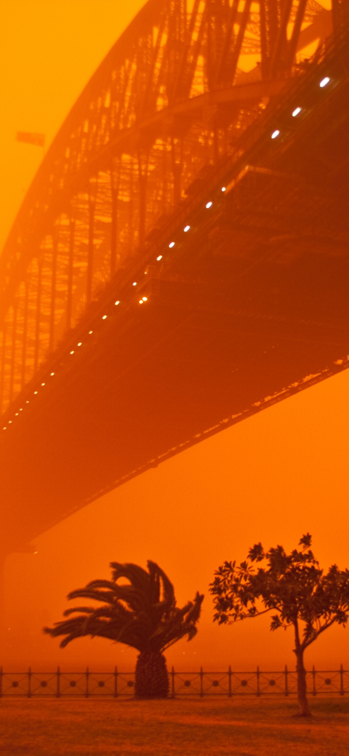 2009 Australian Dust Storm, Sydney Dust Storm, Sydney, Dust Storm, Storm. Wallpaper in 1125x2436 Resolution