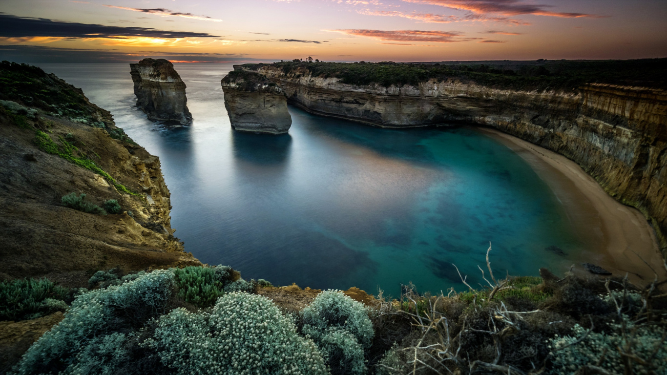 Green Trees on Brown Rock Formation Beside Blue Sea During Daytime. Wallpaper in 1366x768 Resolution
