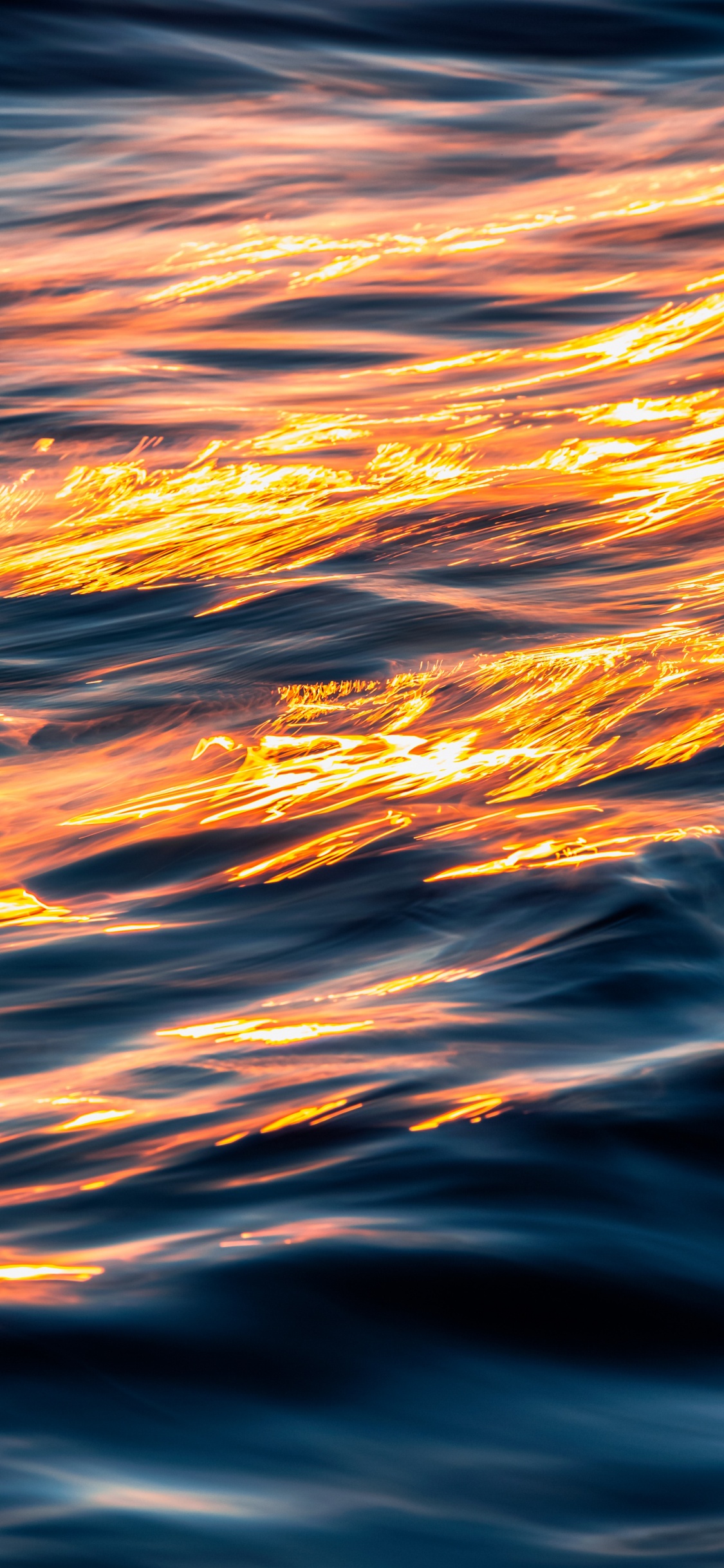 Wasser, Orange, Welle, Reflexion, Atmosphäre. Wallpaper in 1125x2436 Resolution