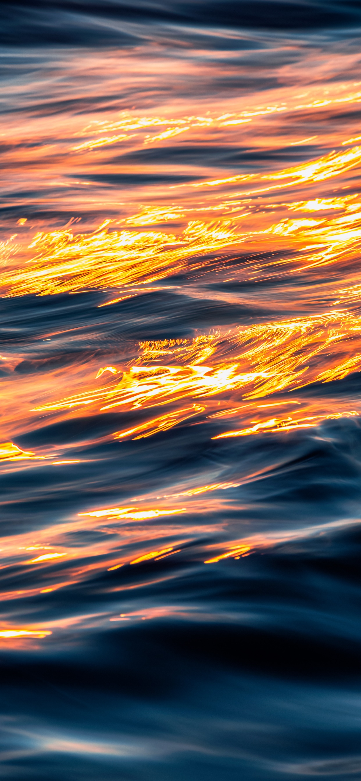 Wasser, Orange, Welle, Reflexion, Atmosphäre. Wallpaper in 1242x2688 Resolution