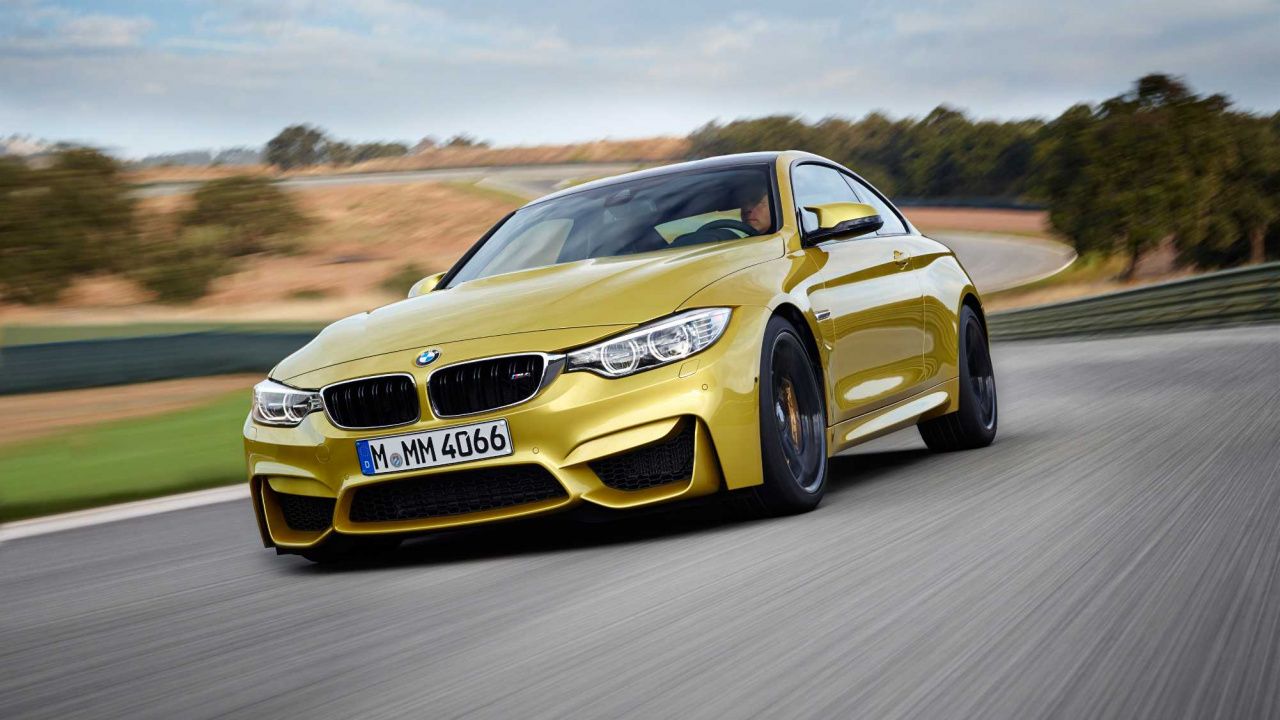 Weißer Bmw m 3 Tagsüber Unterwegs. Wallpaper in 1280x720 Resolution